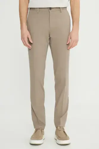 Мужские брюки Camel Slim Fit зауженного кроя из эластичного хлопка с боковыми карманами и текстурным плетением. - 1