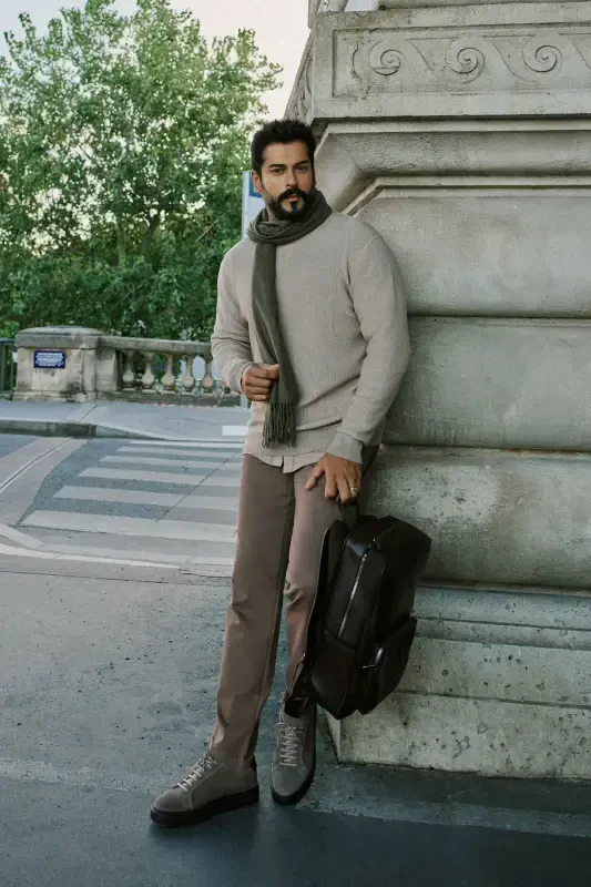 Мужские брюки Camel Slim Fit зауженного кроя из эластичного хлопка с боковыми карманами и текстурным плетением. - 2