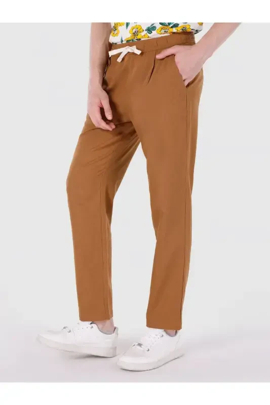 Мужские брюки коричневого цвета, прямого кроя, средней посадки, regular fit. - 4