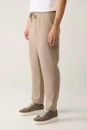 Мужские брюки Truva Relaxed Fit из модала с эластичным поясом бежевого цвета свободного кроя A41Y3031 - 4