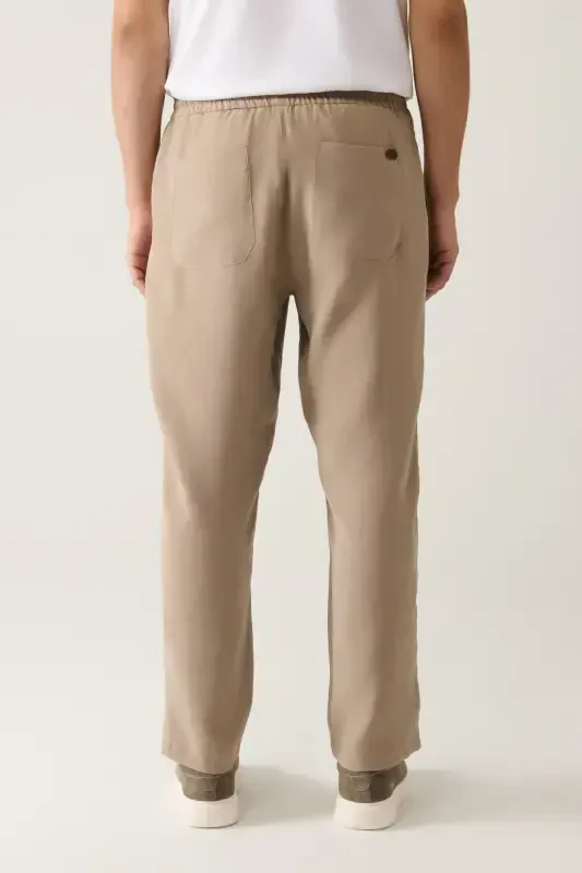 Мужские брюки Truva Relaxed Fit из модала с эластичным поясом бежевого цвета свободного кроя A41Y3031 - 5