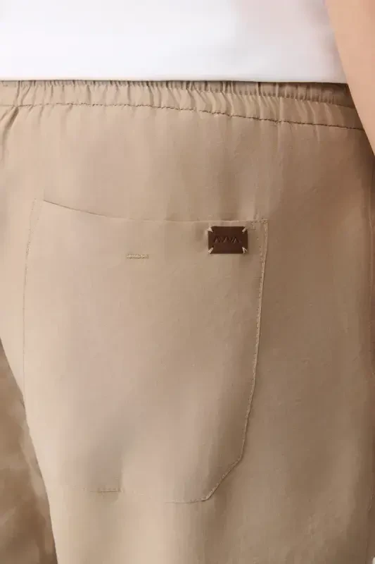 Мужские брюки Truva Relaxed Fit из модала с эластичным поясом бежевого цвета свободного кроя A41Y3031 - 8
