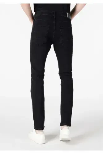 Мужские джинсовые брюки 044 Karl Regular Fit с низкой посадкой и прямым кроем - COLIN’S (1)