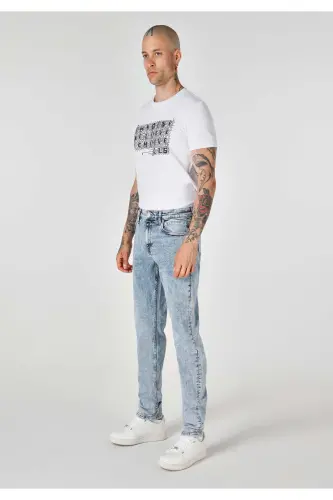 Мужские джинсы 041 Danny Slim Fit с низкой посадкой и прямыми штанинами синего цвета - 1