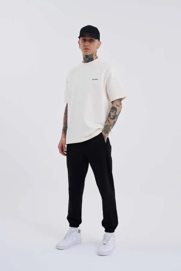 Мужские спортивные штаны базового дизайна черного цвета - 4