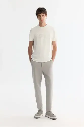 Мужские светло-серые трикотажные брюки морковного кроя с диагональным узором - 1