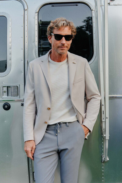 Мужской бежевый пиджак с однобортным воротником в стиле casual, slim fit, узкого кроя 