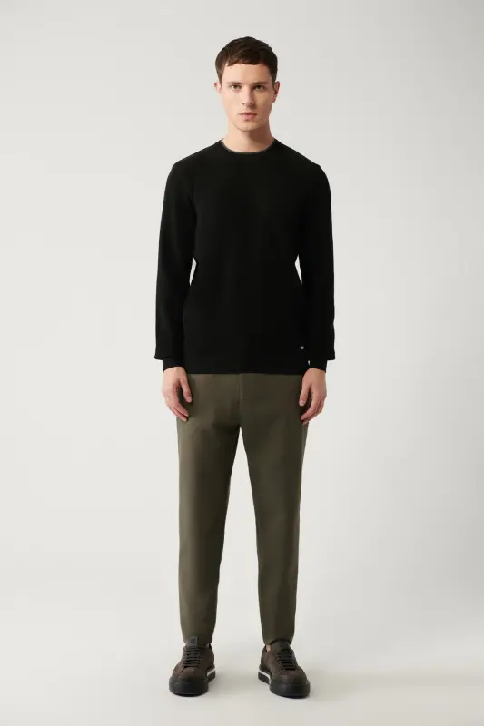 Мужской черный трикотажный свитер - 6