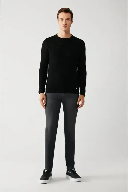 Мужской черный трикотажный свитер - 6