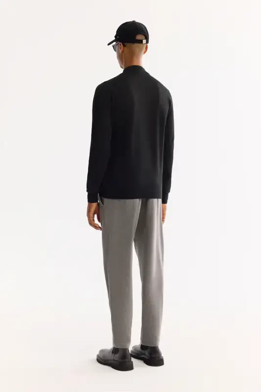 Мужской черный трикотажный свитер - 4