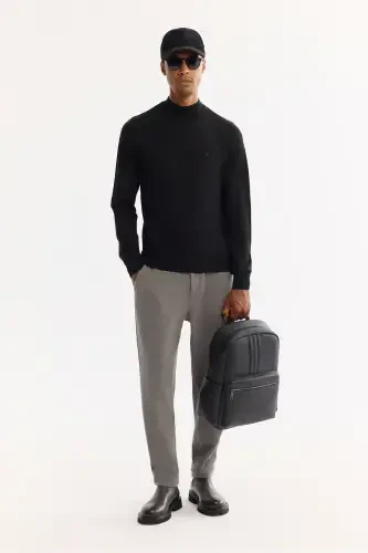 Мужской черный трикотажный свитер - 6