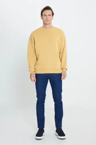 Мужской горчичный oversized свитшот свободного кроя из трехниточного хлопка с флисом внутри и круглым вырезом - горчичный - AC&CO / ALTINYILDIZ CLASSICS (1)
