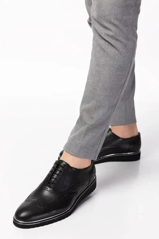 Мужской классический костюм и элегантная мужская обувь — черные никелированные - 1