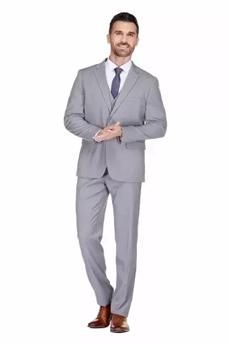 Мужской классический костюм-тройка облегающего кроя из эластичной ткани. 