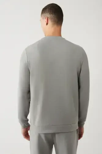 Мужской серый свитер - 4