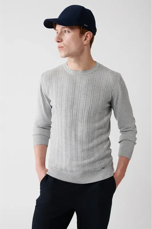 Мужской серый трикотажный свитер - AVVA