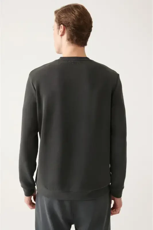 Мужской спортивный свитер антрацитового цвета с мягкой фактурой - 4