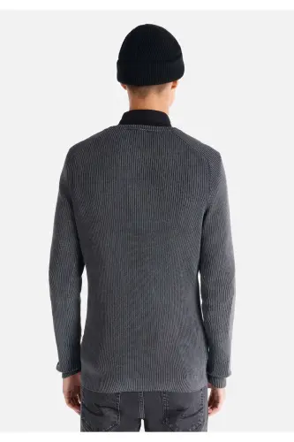 Мужской свитер антрацитового цвета с круглым вырезом Slim Fit (Cl1061736) - COLIN'S (1)
