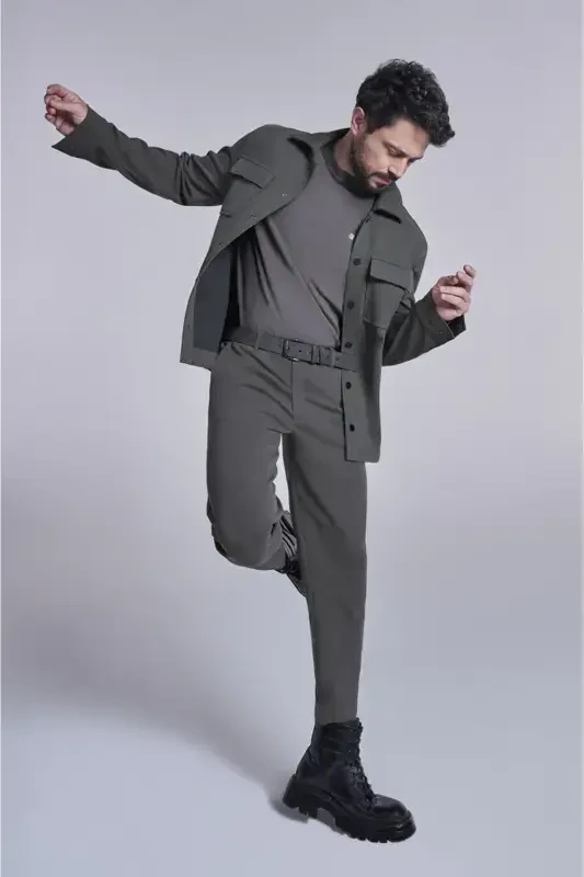 Мужской трикотажный свитер хаки из вискозы - AVVA