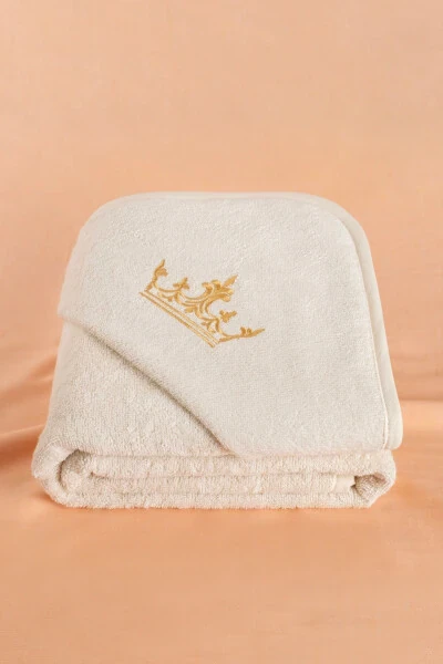 Набор для новорожденных с полотенцем, пеленкой и мочалкой в специальной коробке с вышивкой короны из бамбука - 4