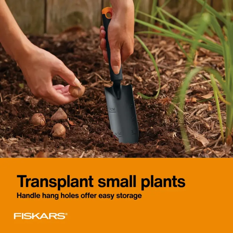 Набор садовых инструментов Fiskars из 3 предметов: совок, пересадочная лопатка и ручной культиватор, черного цвета. - 4