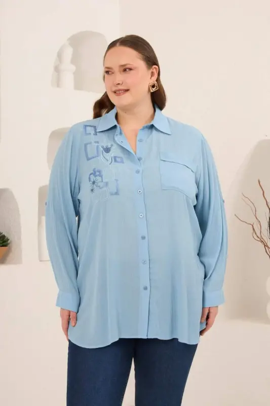Nakış Detaylı Yanları Yırtmaçlı Büyük Beden Gömlek Bebe Mavi - 1