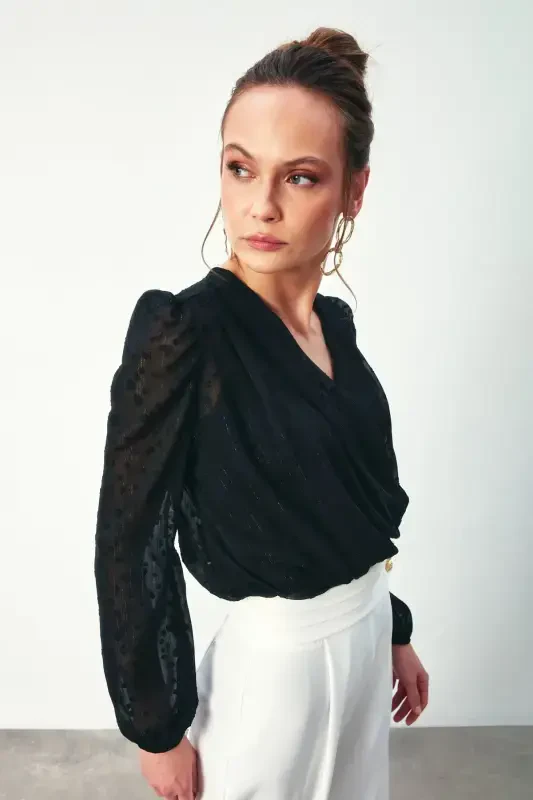 Naqshli V bo'yinli Bodysuit Bluzka - QORA - Sateen