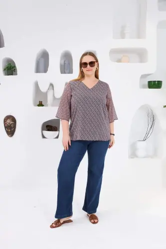 Naqshli V yoqali katta o'lchamli shifon bluzasi to'q ko'k - 5