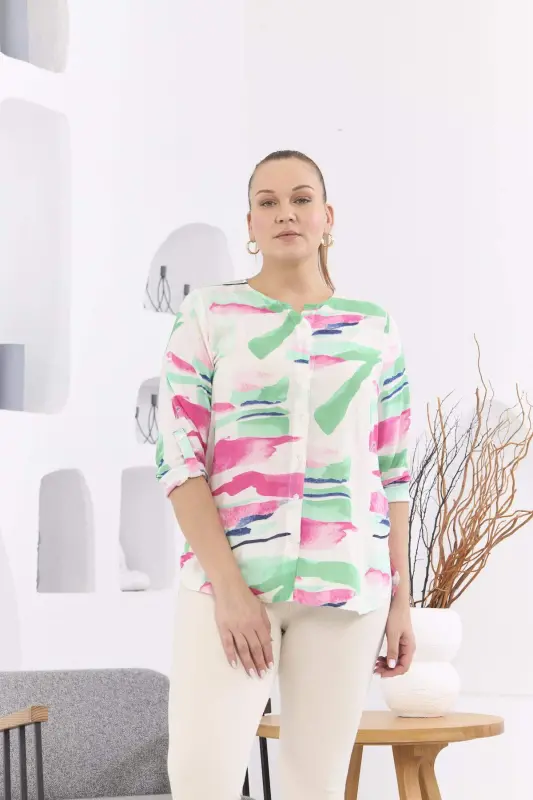 Naqshli vual viskon katta o'lchamli tugmali yashil bluzka - 1