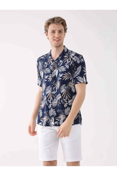 Navy blue men's short-sleeved, floral print, button-down collar Brent shirt. - 3