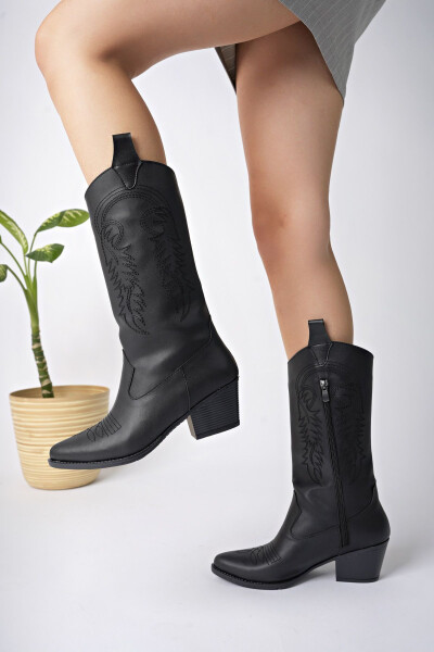 New season women's cowboy boots, black leather and embroidered. - 2