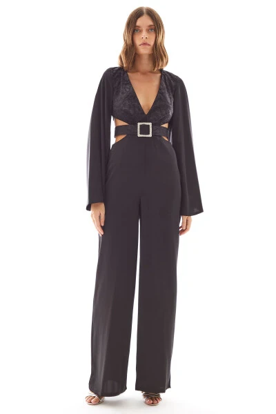 Ночной зум. Комбинезон с деталями на окнах и арочным ремнем. - 4