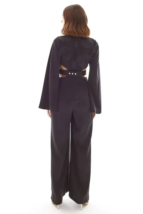 Ночной зум. Комбинезон с деталями на окнах и арочным ремнем. - 6