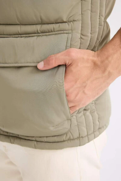 Regular Fit Kapüşonlu Fermuarlı Cepli Şişme Yelek-Açık Haki - 6