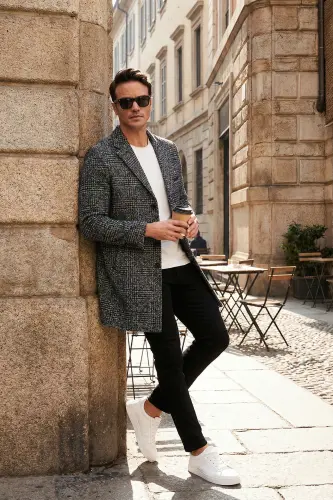 Normal Kalıp Tek Yırtmaçlı Düğmeli Mono Yaka Kaşe Kaban Erkek KABAN 5840098-Siyah Ekoseli - 1