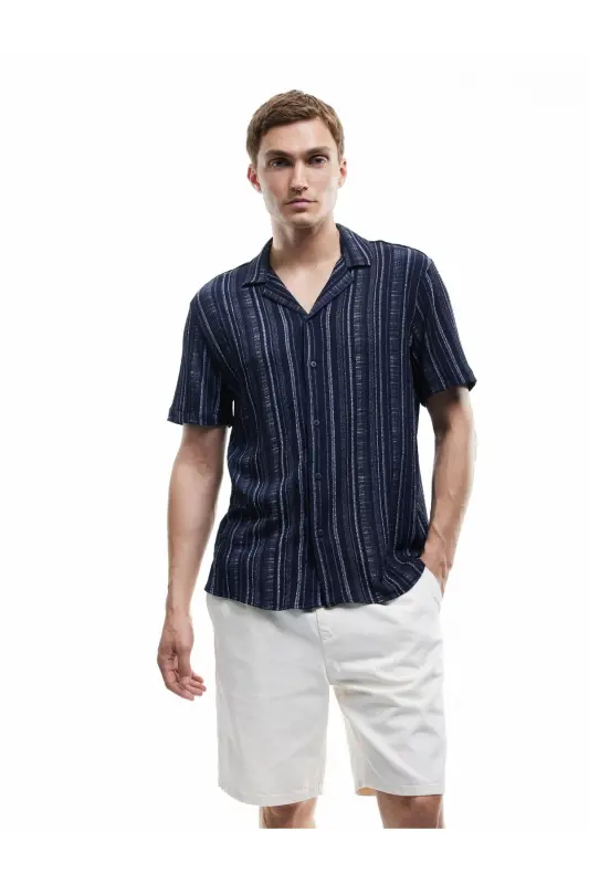 Notched Collar Crinkle Regular Fit Short Sleeve Shirt - 1