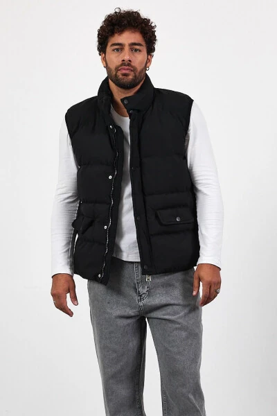 Новая мужская утепленная жилетка с молнией и кнопками, черного цвета. - 4