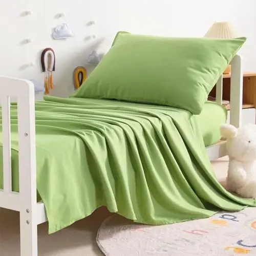 NTBAY Toddler Sheet Set, 3 dona Ultra Yumshoq Mikrofiber Yostiq Jildi, Karavot va Go'dak Karavoti uchun Yostiq Jildi, Mashinada Yuvish Mumkin - Fitted Sheet, Tekis Yostiq Jildi va Yostiq Jildini o'z ichiga oladi, Yashil - 2