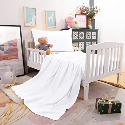 NTBAY Toddler Sheet Set, 3 qismli Ultra Yumshoq Mikrofiber To'shak to'plami Krovat va Toddler Karavoti uchun, Mashinada yuvish mumkin - Fitted choyshab, tekis choyshab va yostiq jildini o'z ichiga oladi, Oq - 3