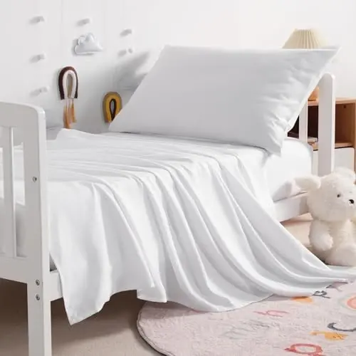 NTBAY Toddler Sheet Set, 3 qismli Ultra Yumshoq Mikrofiber To'shak to'plami Krovat va Toddler Karavoti uchun, Mashinada yuvish mumkin - Fitted choyshab, tekis choyshab va yostiq jildini o'z ichiga oladi, Oq - 1