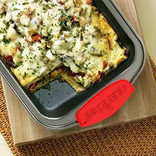 NutriChef 6 qismli yopishmaydigan pishiriqlar to'plami - Issiqlikka chidamli qizil silikon tutqichli karbonli po'latdan yasalgan pishirish qozonlari to'plami, pechda 450°F gacha xavfsiz, non bo'laklari dumaloq/to'rtburchak qozonlar, pechene varag'i, pishirish qozoni -NCSBS6S, qora - 4