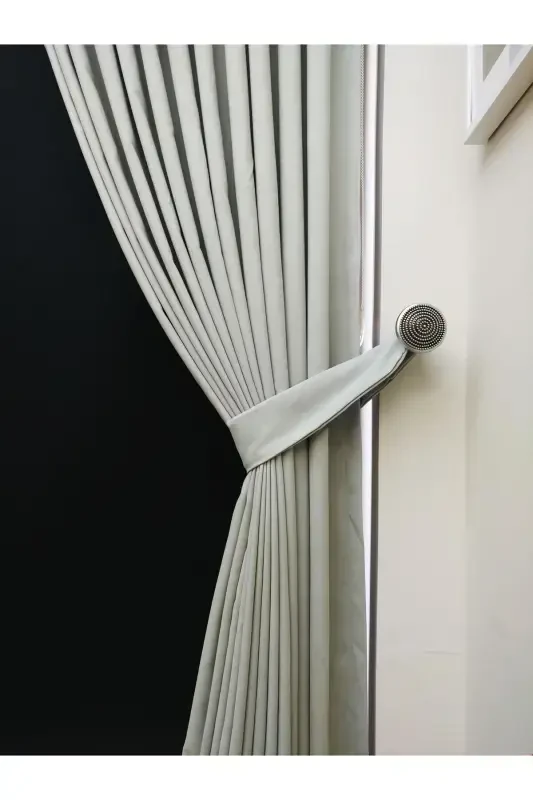 Ochiq kulrang tekis fon parda, plissiz tekis tikuv, ekstrafor burmalar, bitta qanot - ochiq kulrang - 8