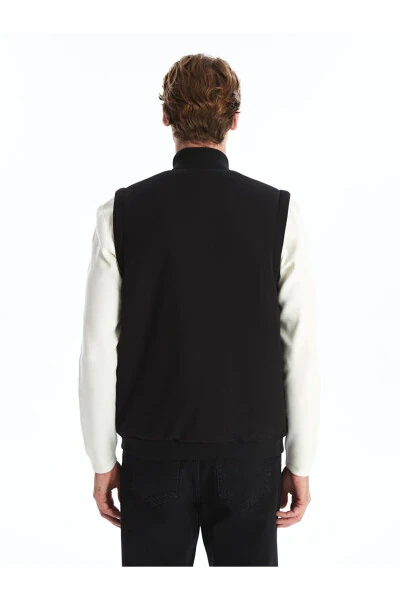 Oddiy kesilgan, dumaloq yoqali erkaklar trikotaj jileti. - 6