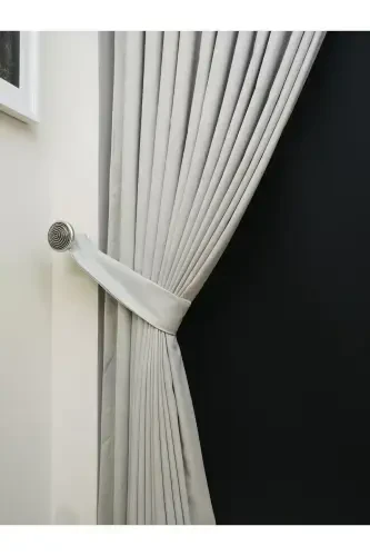 Однотонная штора светло-серого цвета, прямая строчка без складок, экстрафор, одна панель - светло-серый - 4