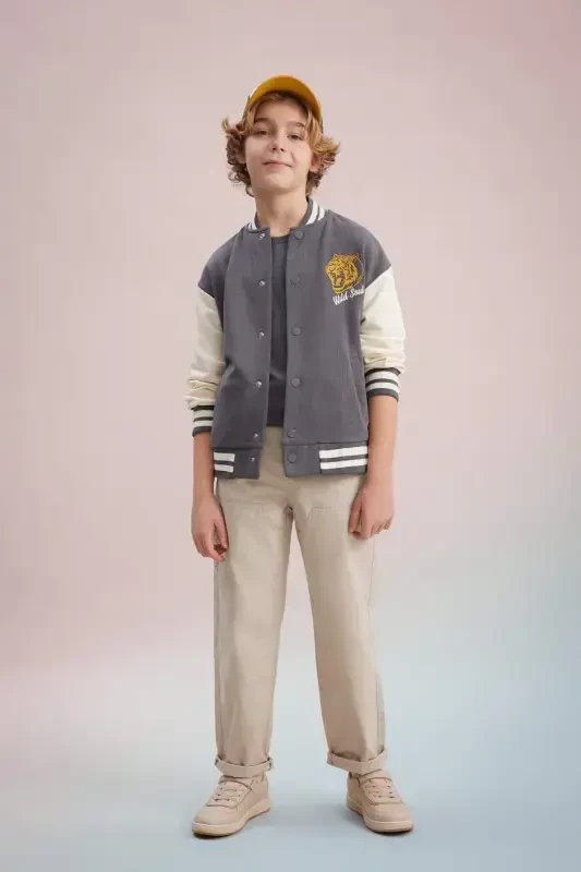 O'g'il bolalar uchun bo'sh o'tirgan standart oyoqli gabardin shimlari B7144a824sp - 1