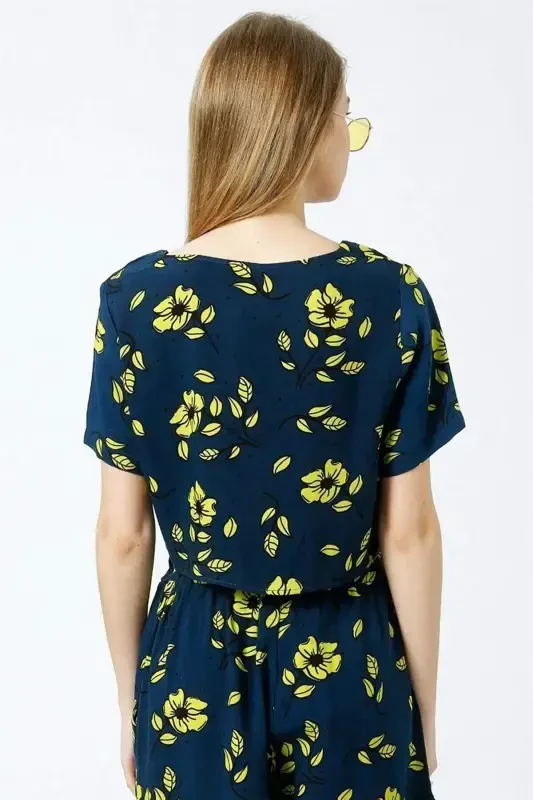 Oldingi bogʻlamali V yoqali moviy bluza - 2