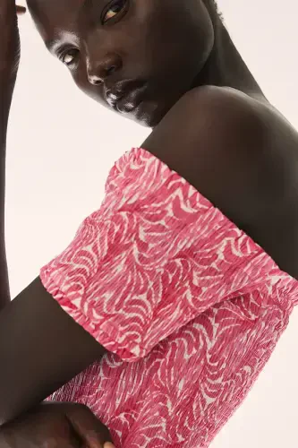 Omuzları Açık Büzgülü Elbise-Pembe/Desenli - 7