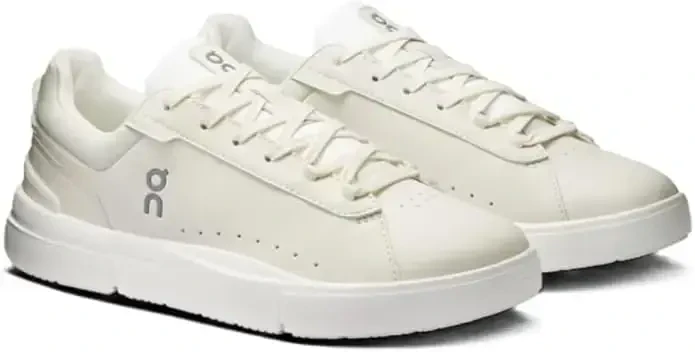 On Women's The Roger Advantage Sneakers - 6