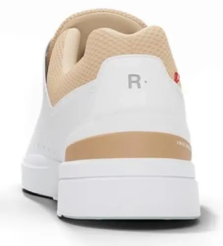 On Women's The Roger Advantage Sneakers - 5