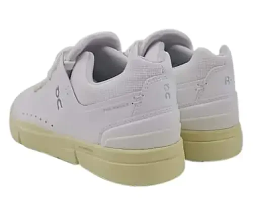 On Women's The Roger Advantage Sneakers - 2